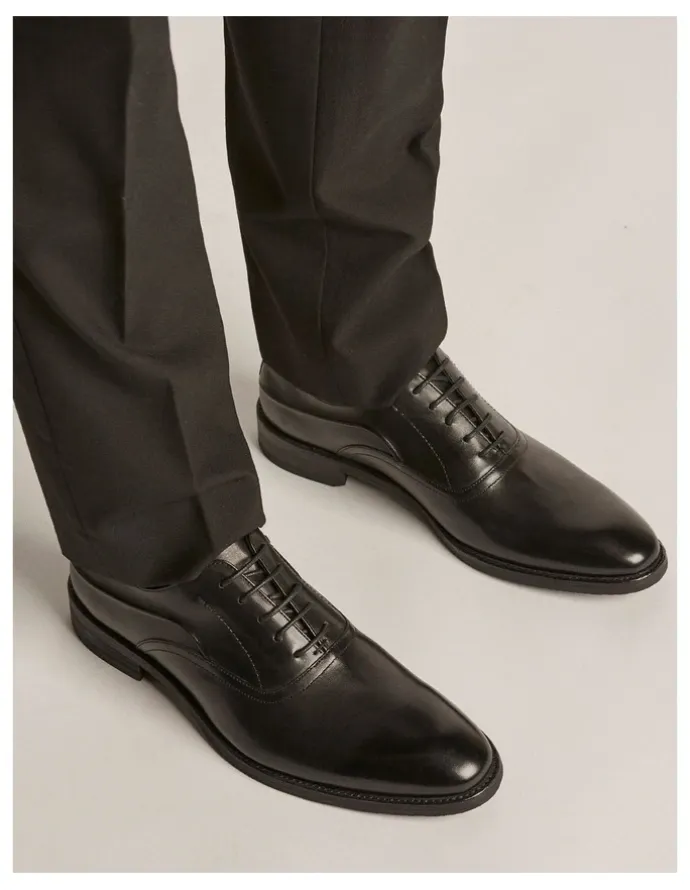 Aquila Bonham Oxford Shoes in Black