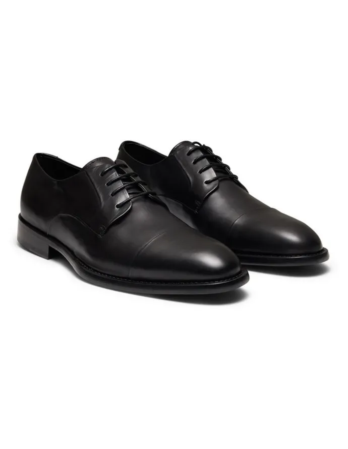 Aquila Grantham Derby Shoes in Black