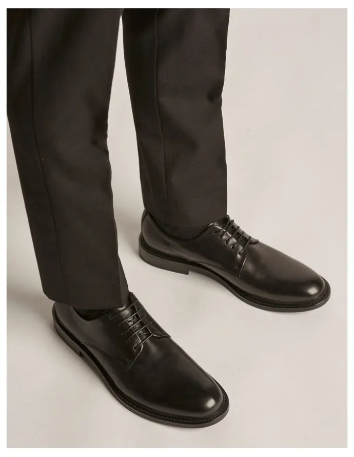 Aquila Hank Derby Shoes in Black