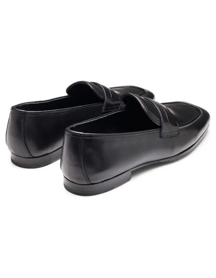 Aquila Vincent Loafers in Black