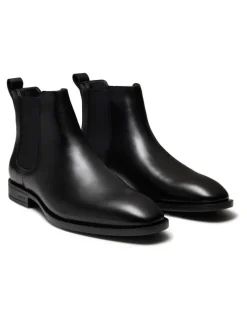 Aquila Callaway Chelsea Boots in Black