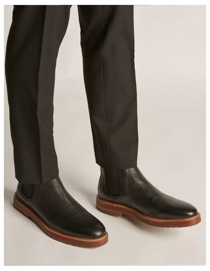 Aquila Dakar Chelsea Boots in Black