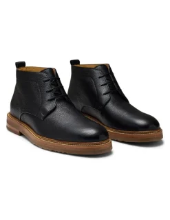 Aquila Dakar Leather Chukka Boots in Black