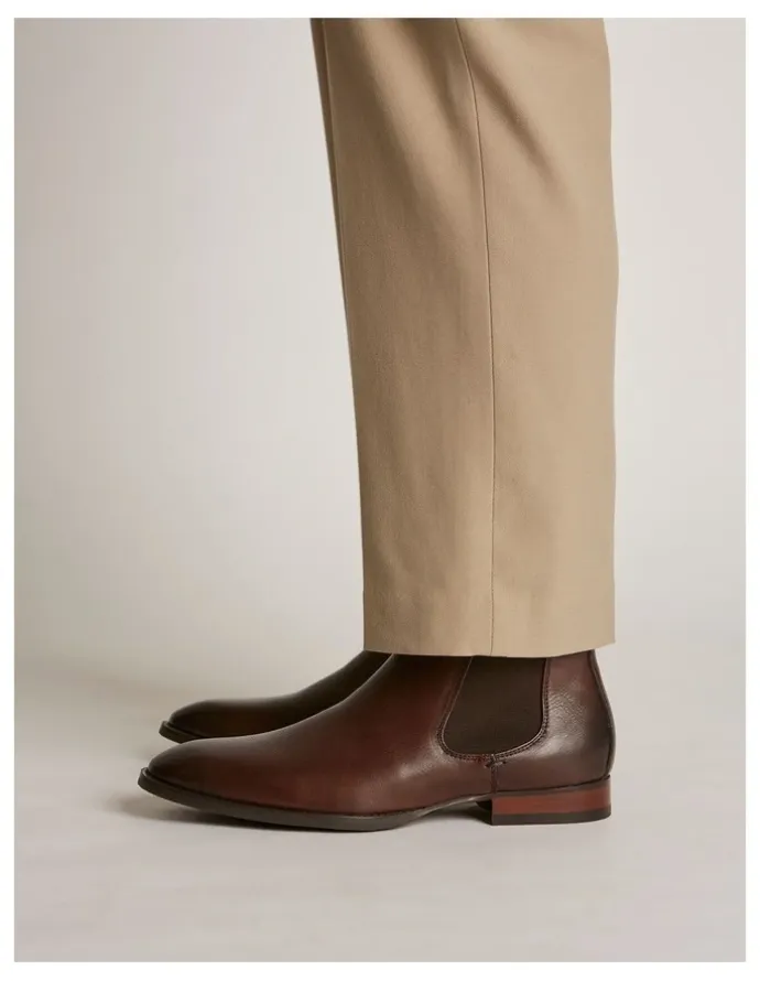 Aquila Dakota Leather Chelsea Boots in Brown