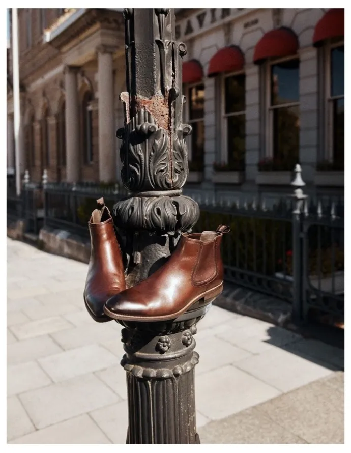 Aquila Fogerty Chelsea Boots in Brown