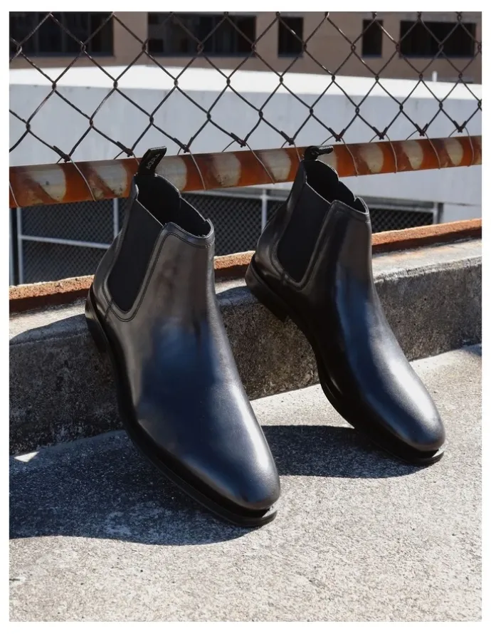 Aquila Lawrence Leather Chelsea Boots in Black