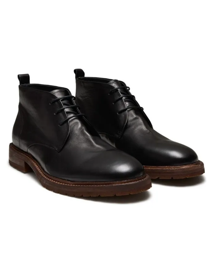 Aquila Lex Chukka Boots in Black