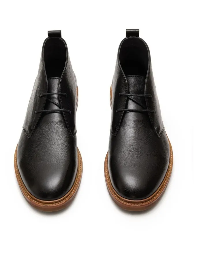 Aquila Ollie Leather Chukka Boots in Black