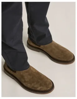 Aquila Steele Suede Chelsea Boots in Olive