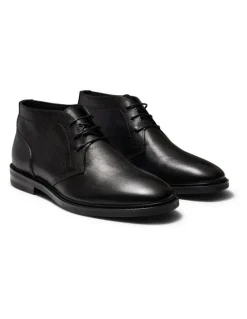 Aquila Warner Chukka Boots in Black