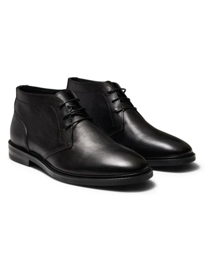 Aquila Warner Chukka Boots in Black