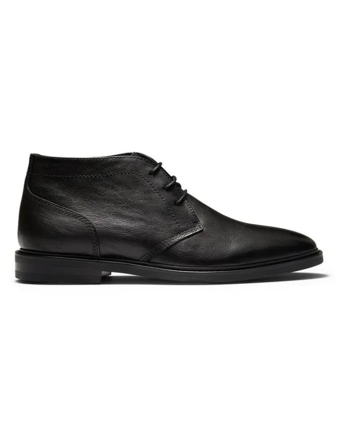 Aquila Warner Chukka Boots in Black