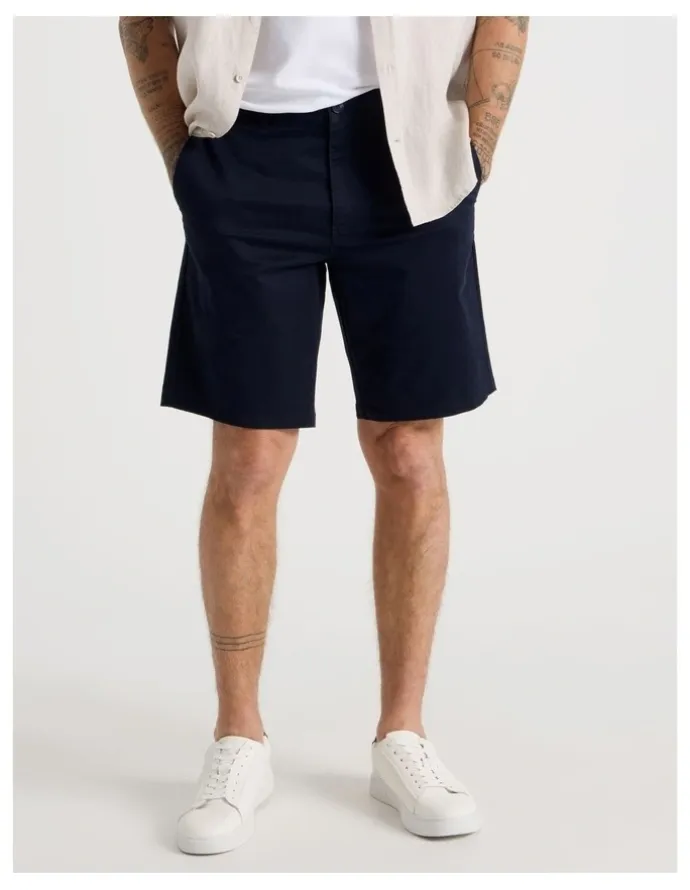 Basque Chino Shorts in Navy