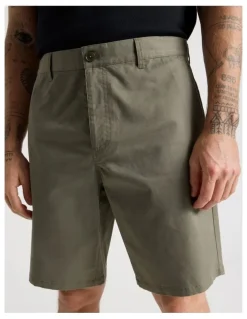 Basque Chino Shorts in Olive