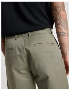 Basque Chino Shorts in Olive