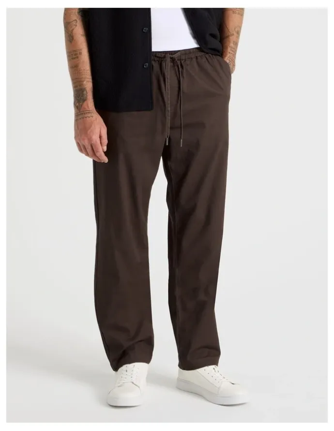 Basque Rugby Jogger Pant in Brown