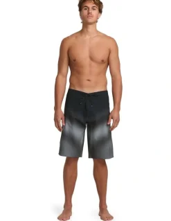 Billabong Fluid Pro 21 Boardshorts in Black