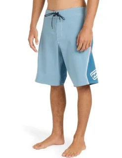 BILLABONG Straddie Pro Performance Boardshorts 20 in Blue Fog