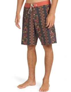BILLABONG Sundays Lo Tide Boardshorts 18.5 in Black