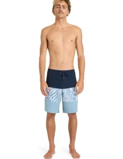 BILLABONG Tribong Performance Boardshorts 18.5 in Blue Fog