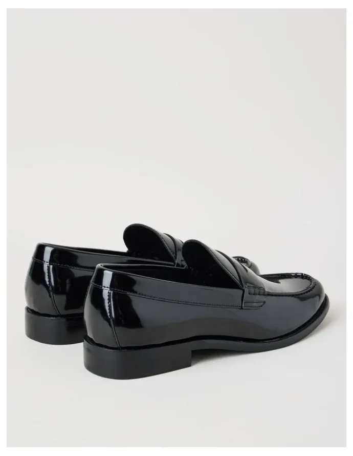 Blaq Logan Crinkle Toe Loafer in Black