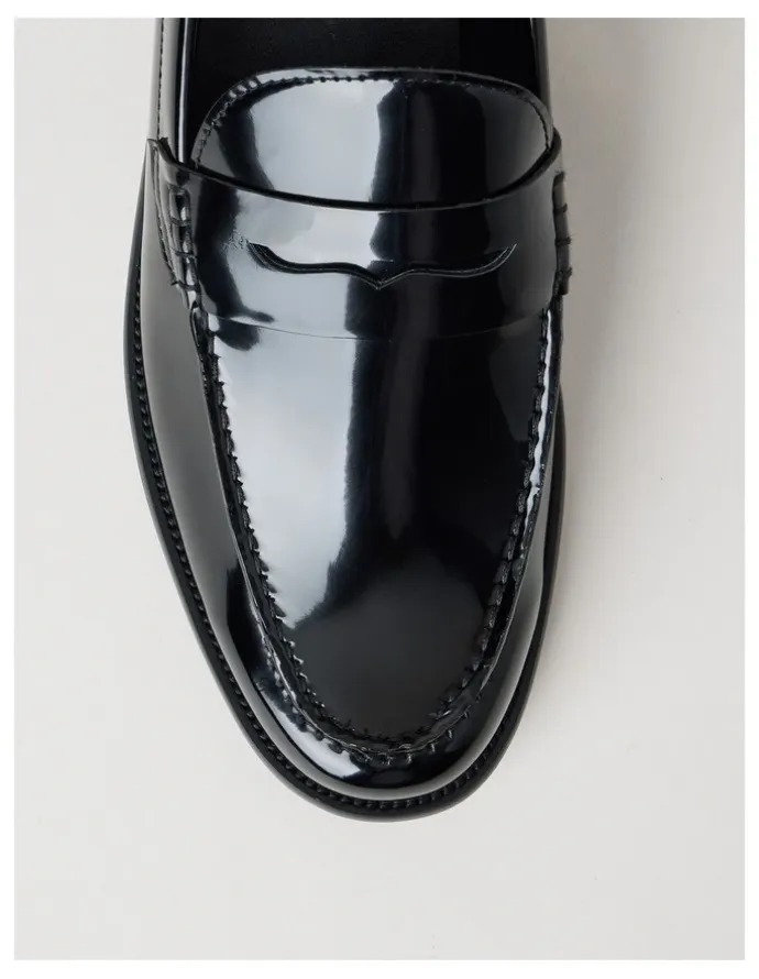 Blaq Logan Crinkle Toe Loafer in Black