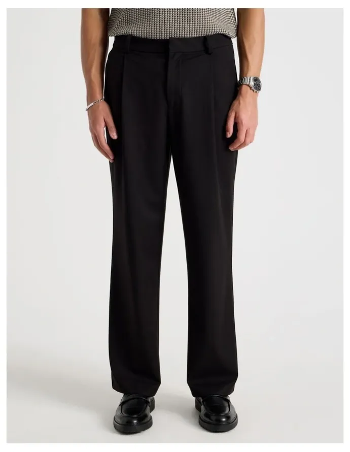 Blaq Wide Leg Pleated Trousers in Black