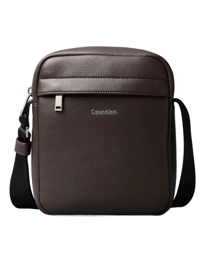 Calvin Klein Raised Reporter Bag in Delicioso