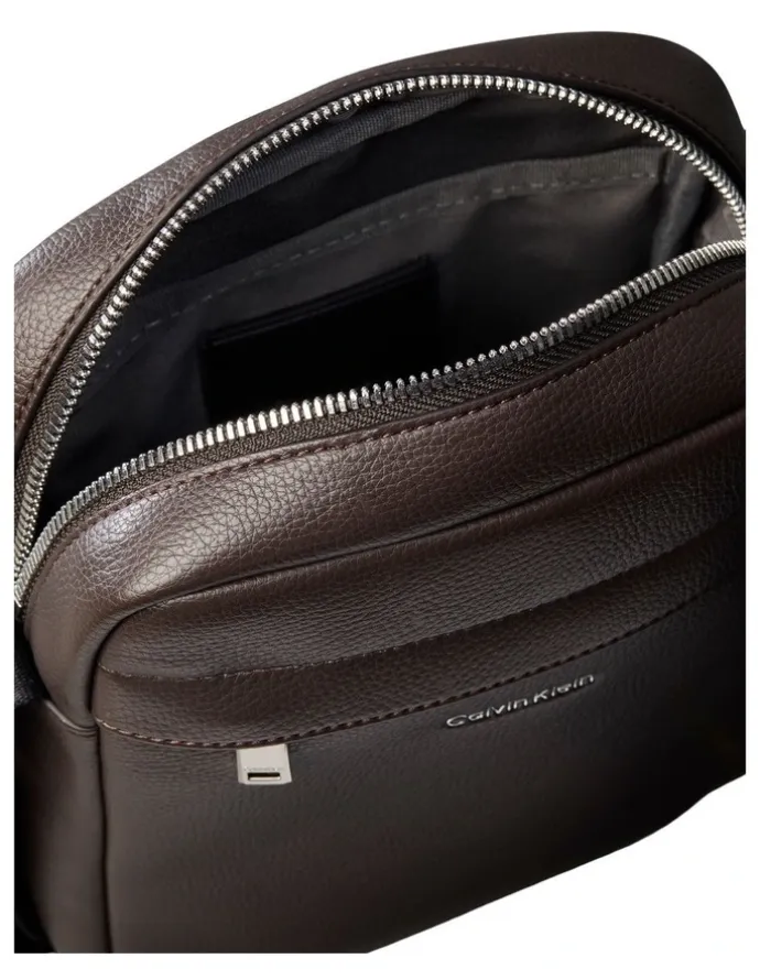 Calvin Klein Raised Reporter Bag in Delicioso