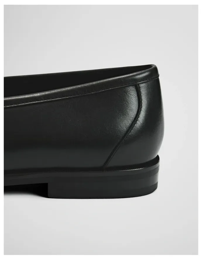 Country Road Emmett Loafer in Black