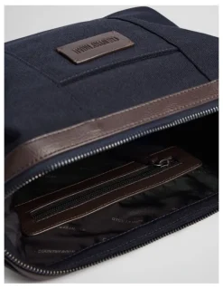 Country Road Hudson Washbag in Navy