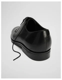 Country Road Lucas Derby in Black