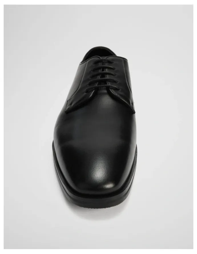 Country Road Lucas Derby in Black