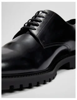 Country Road Miles Derby in Black