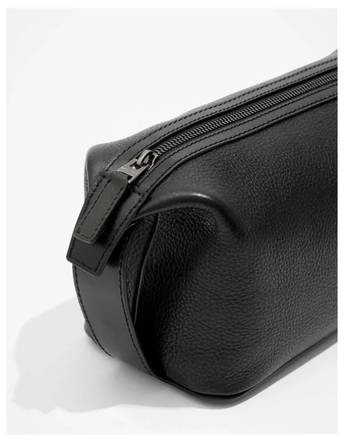 Country Road Small Leather Wash Bag in Black