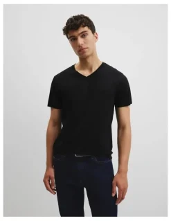 Country Road Pima Cotton V-Neck T-shirt in Black