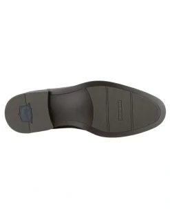 Florsheim Chadwick Plain Toe Chelsea Boot in Brown