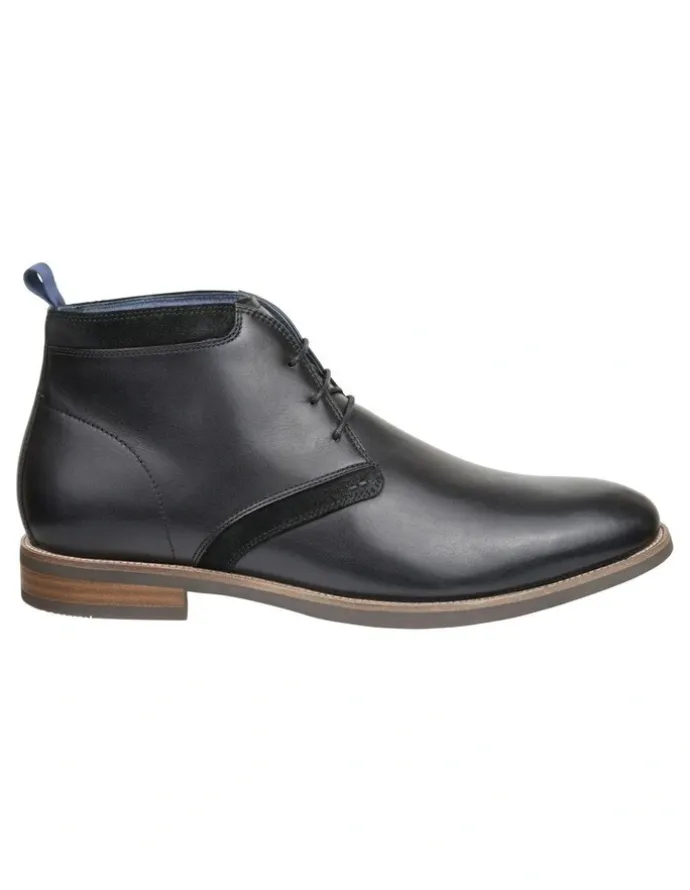 Florsheim Cumulus Plain Toe Chukka Boots in Black