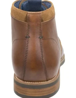 Florsheim Cumulus Plain Toe Chukka Boots in Tan