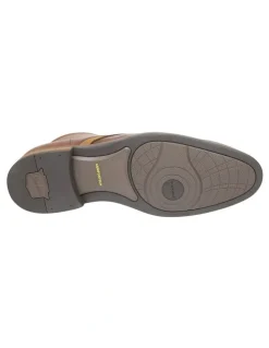 Florsheim Cumulus Plain Toe Chukka Boots in Tan