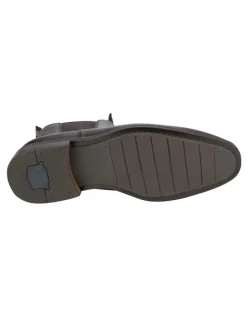 Florsheim Flinders Plain Toe Chelsea Boot in Brown