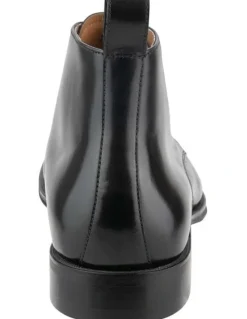 Florsheim Sentinel Plain Toe Chukka Boot in Black