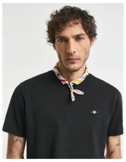 Gant Regular Shield T-shirt in Black
