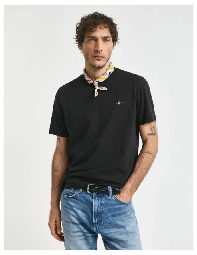 Gant Regular Shield T-shirt in Black