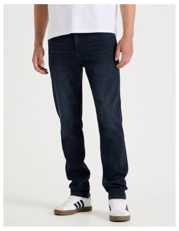 Grab Regular Tapered Jeans in Nearly Black