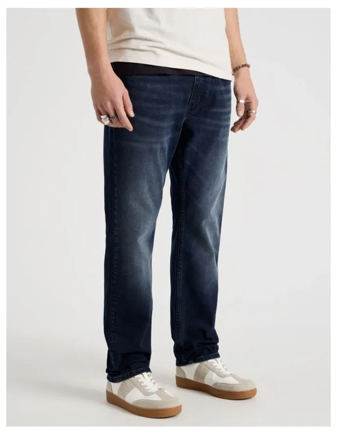 Grab Straight At Waist Jeans in Nearly Black