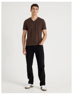 Grab V-Neck T-Shirt in Brown