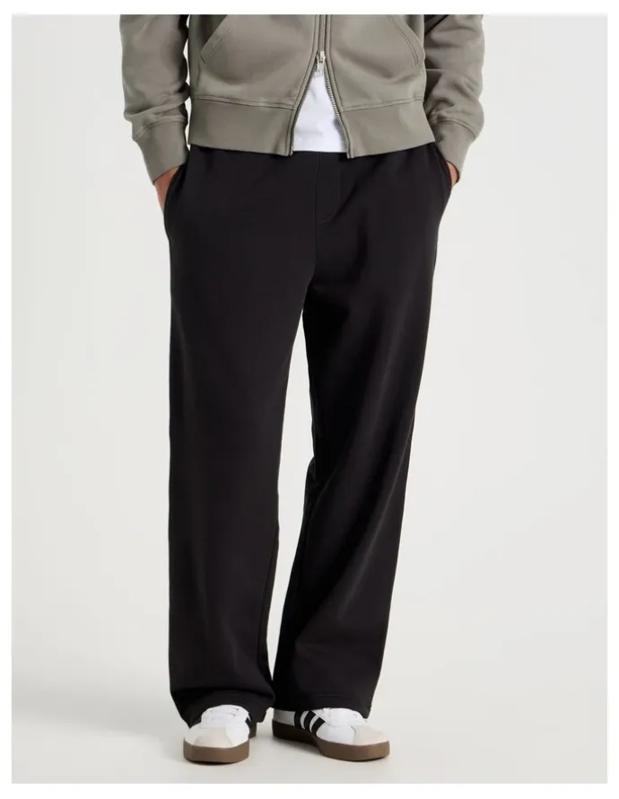 Grab Wide Leg Trackpant in Black