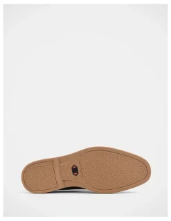 Hush Puppies Crown Shoes in Tan