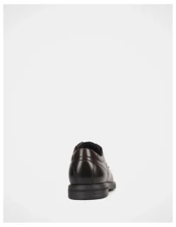 Hush Puppies Upbeat Shoes in Brown